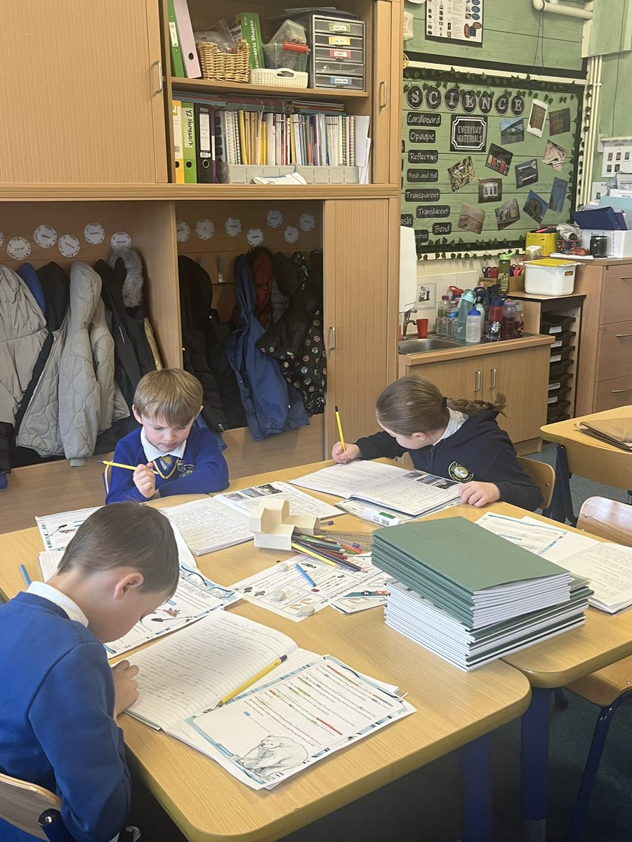 HolySpiritWA9's tweet photo. #year2 were working really hard on their English lesson today completing their draft pieces of writing! #wearewriters #welovetowrite https://t.co/Up4DMa8e93