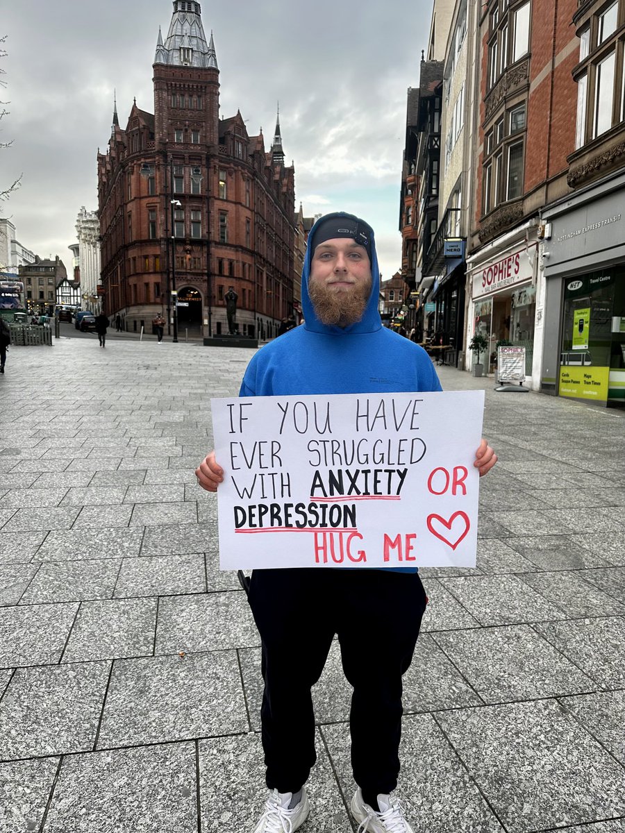Gave this fine fella a big man hug and a fist bump just now 👊🏼 Mr Clough approved from back in the distance #nottingham #mensmentalhealth