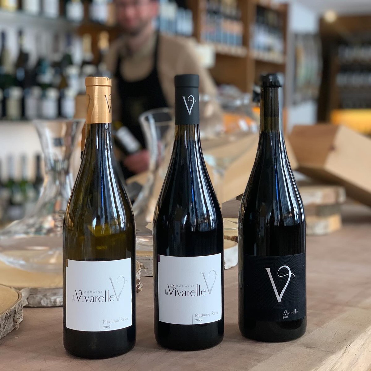 ⚡️Retrouvez nos vins chez le caviste Vino Vini à Nantes⚡️
Un super caviste du quartier Graslin, au ❤️ du centre ville, où Mathieu, Mickaël, Loïs et Pascal se feront un plaisir de vous conseiller !