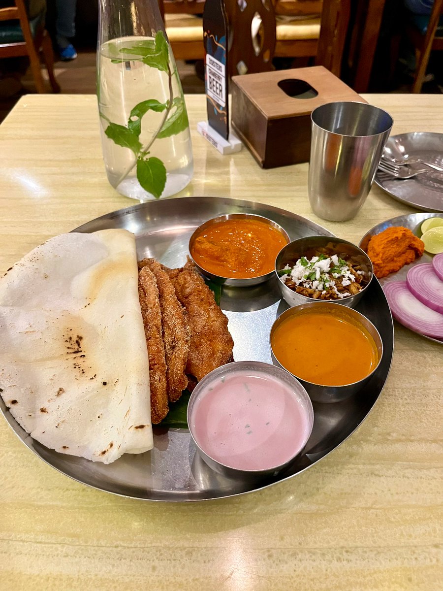 Bombil (Bombay Duck) thali at Nav Chaitanya in Andheri! ❤️ #foodlover #seafood