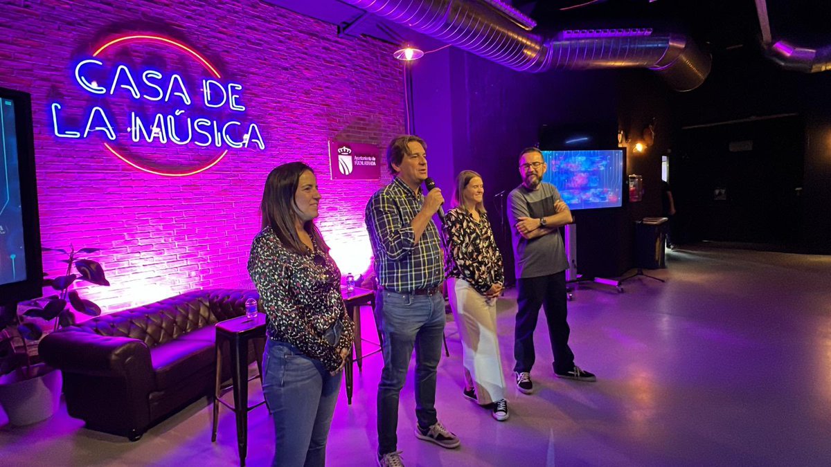 JavierAyalaO's tweet photo. Esta tarde mantenemos un encuentro con representantes de todos los grupos locales con los que vamos a colaborar desde Casa de la Música este trimestre. Es un lujo contar con tanto #TalentoLocal 
#AlíateConFuenlabrada https://t.co/fR2dSoMtD0