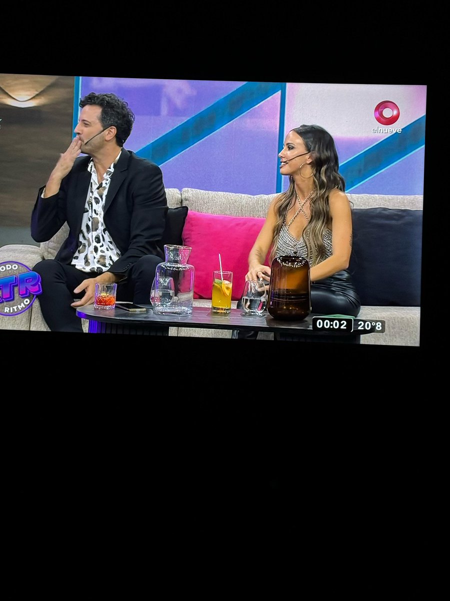 barbieeferrari's tweet photo. Ayer comenzó #atr en @canal9oficial y no podemos más de la felicidad ! Gracias equipo por tanto y vamos por todo ! Los espero a todos del otro lado 23 hs de lunes a viernes !📺🎤 #canal9 #claudiavillafañe #fernandoburlando #naraferragut #augustopomar #julianlabruna https://t.co/sXu7ypFtNc