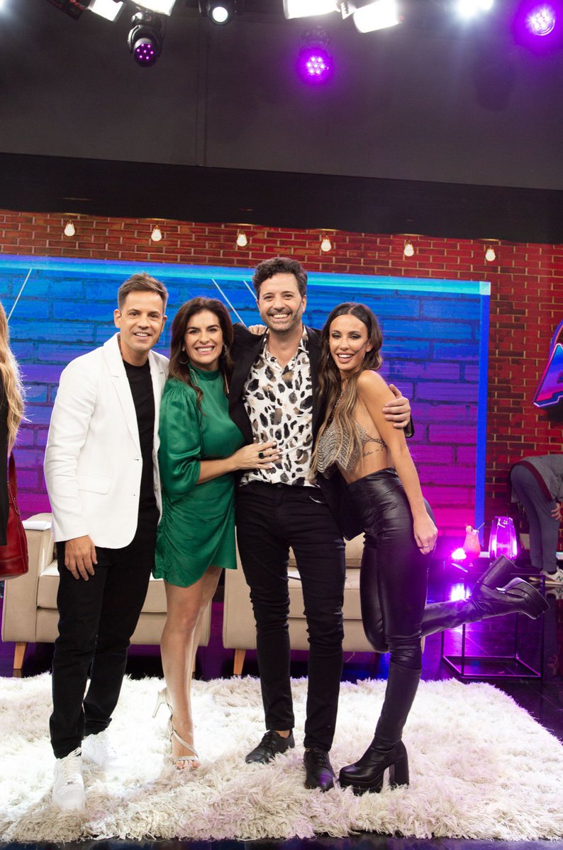 barbieeferrari's tweet photo. Ayer comenzó #atr en @canal9oficial y no podemos más de la felicidad ! Gracias equipo por tanto y vamos por todo ! Los espero a todos del otro lado 23 hs de lunes a viernes !📺🎤 #canal9 #claudiavillafañe #fernandoburlando #naraferragut #augustopomar #julianlabruna https://t.co/sXu7ypFtNc