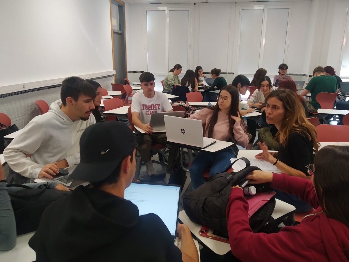 @Prodiversa y el alumnado de Educación Social de @infouma Universidad #Málaga en la preparación de un taller sobre Derechos Humanos e igualdad de género, a realizar en colegios de #Pizarra. Proyecto “Colegios solidarios por los Derechos Humanos' con el apoyo de @diputacionMLG
