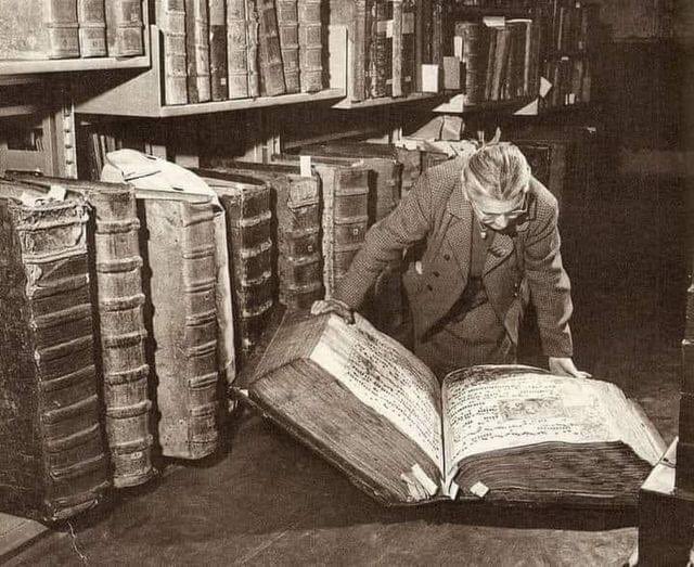 A woman examining giant books in the Prague Castle Archives. Czech Republic, 1940s.
#archaeology #ancient #history #archeologia #ancient #archaeologist #ancienthistory #art #archeology #archaeological #archaeologylife #travel #museum #architecture #heritage #arch #egypt…