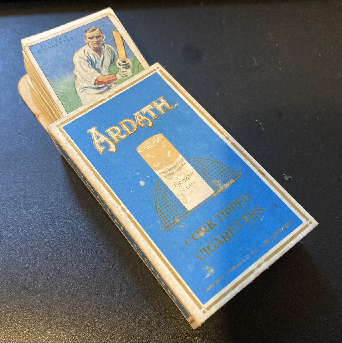 Well, it’s been a while since I’ve had any old, empty cigarette boxes for a giveaway, but here's one. c1930s vintage Ardath Cigarettes box filled with assorted pre-war tobacco cards, sports and non-sports. For a chance to win, simply follow & retweet. I’ll draw a winner on 4/21.