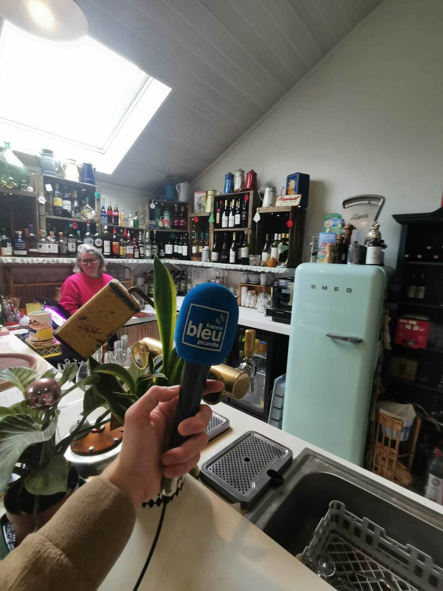 Dans #BienvenueChezVous, notre baladeur Louis Godon, était au @Restaurant Chez Grand Mère à Beauvais ! 🍽️ Un cadre atypique, une équipe sympathique et du mobilier vintage ! Comme cette télé, convertie en aquarium 🐟📺