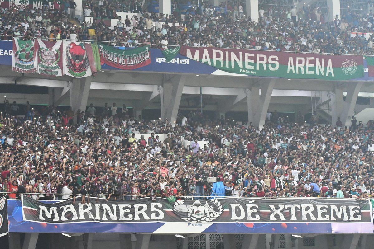 Hope return of ultras is not making you disappointed @mohunbagansg Wall of heaven - MDX ultras zone < Hell towards the opponent Credit - Arijeet #JoyMohunBagan 👑 #GreenMaroonloyalUltras 😈 #Mariners #MohunBagan #Mdx 💥 #UltrasMohunBagan #Ultras 🤙🏻 #MbAc1889 🤗 🟢🇮🇳🔴