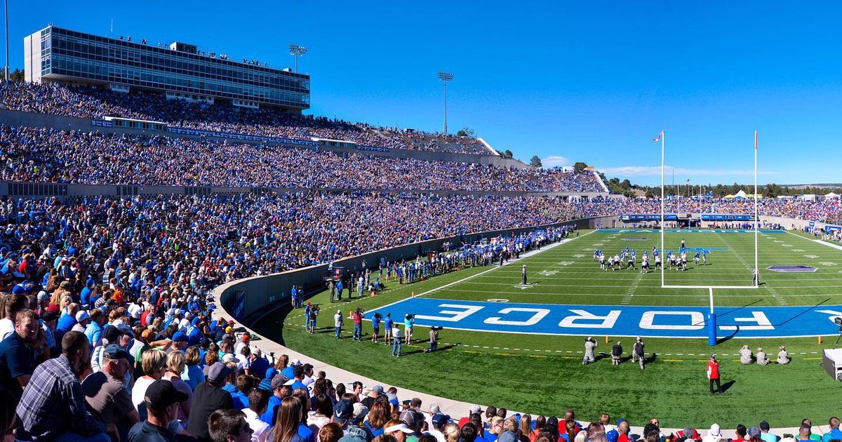After a great talk with <a href="/CoachLamAF/">Ken Lamendola</a> I am very blessed to have received an offer to play for <a href="/AF_Football/">Air Force Football</a> !! #FlyFightWin #BoltBrotherhood