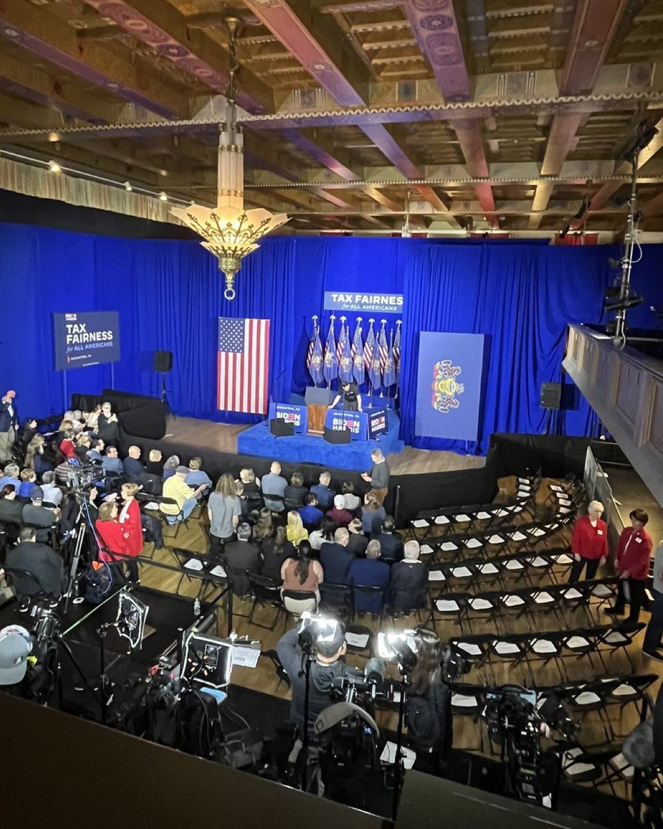's tweet image. Huge turnout for Joe Biden in his 'hometown' of Scranton.