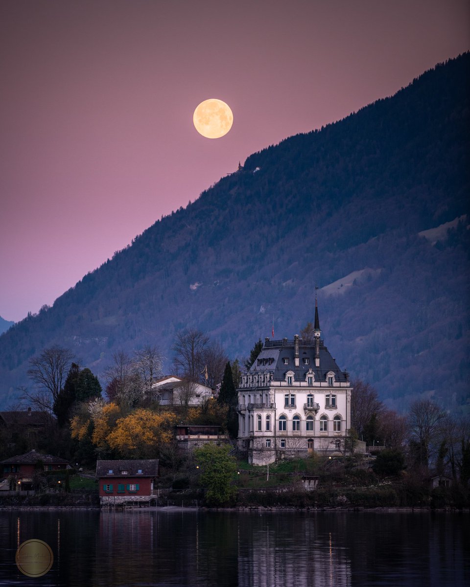 Moon In Switzerland 🇨🇭