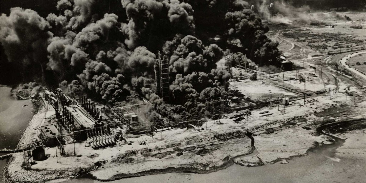 #Today in #firefighter history: The Texas City, TX disaster killed 581 people including 27 fire fire fighters in 1947. The SS Grandcamp was docked when the ammonium nitrate fertilizer it was carrying ignited and crews were unable to put out the fire before the explosion.