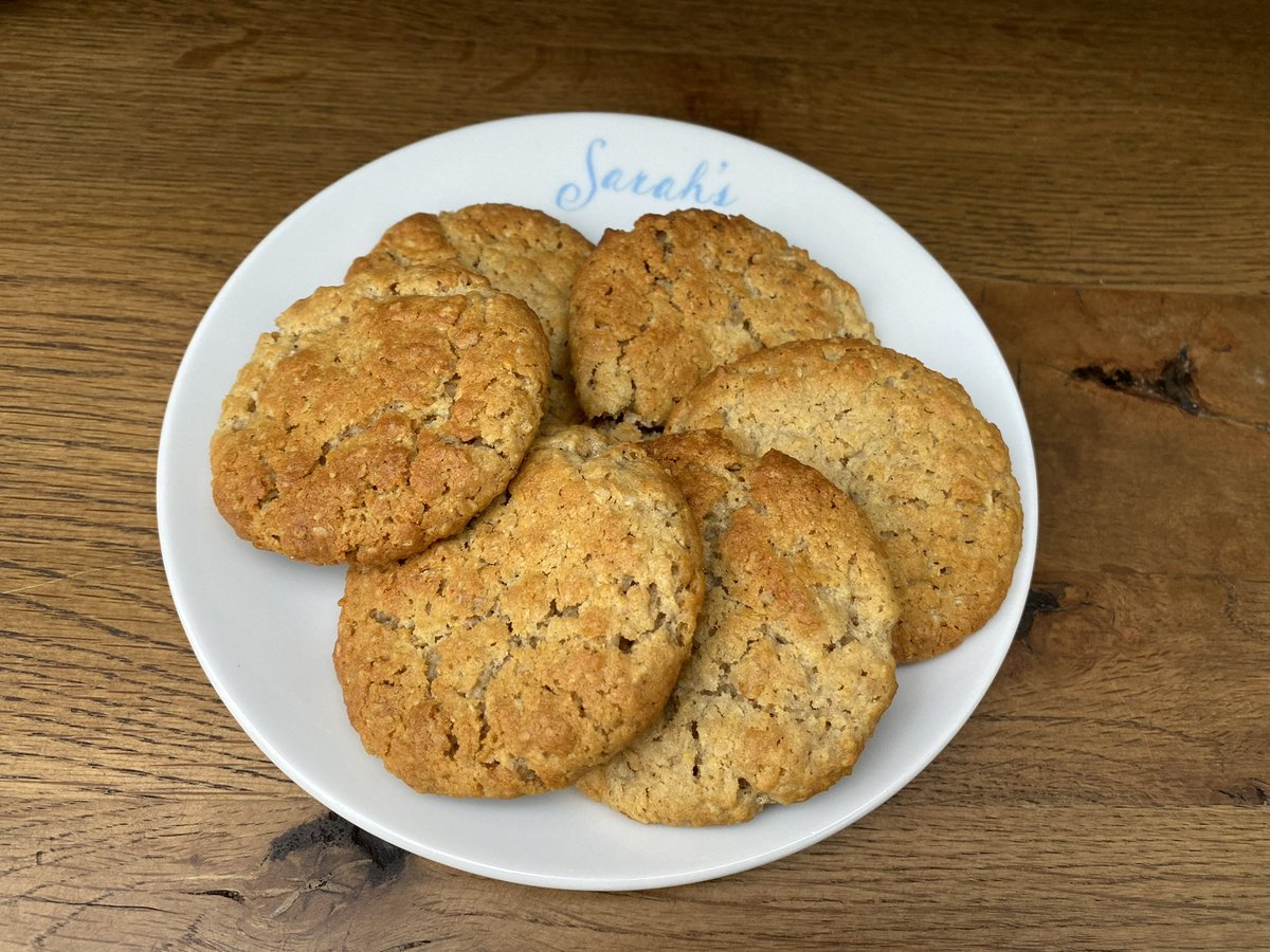 Grandma’s Anzac Biscuits
Recipe: sarahsslice.co.uk/post/grandma-s…
This is another recipe from my Grandma’s recipe book. I have seen other recipes for Anzac biscuits and they have had coconut in them by this recipe is oats and cornflakes! 
#easybakes #sarahsslice #cornflakes  #easybakes