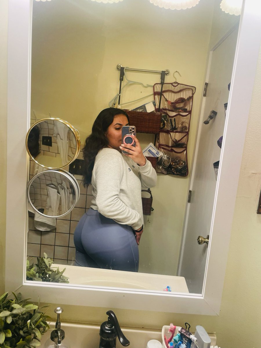 monidimps98's tweet photo. Haven’t gone to the gym in a couple weeks https://t.co/QZhCEekptr