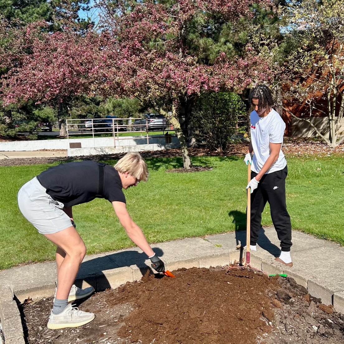 wearesteds's tweet photo. St. Edward retreats are designed to further our four Holy Cross pillars, complement our theology curriculum, and help Edsmen grow closer in their walk with Jesus. 🤲

Thank you to those involved in a transformational retreat week for our sophomores and juniors! 💛 #WeAreStEds https://t.co/UeFOw62ond