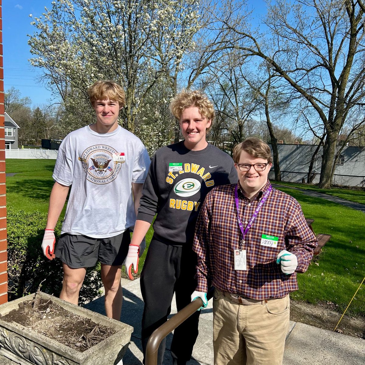 wearesteds's tweet photo. St. Edward retreats are designed to further our four Holy Cross pillars, complement our theology curriculum, and help Edsmen grow closer in their walk with Jesus. 🤲

Thank you to those involved in a transformational retreat week for our sophomores and juniors! 💛 #WeAreStEds https://t.co/UeFOw62ond