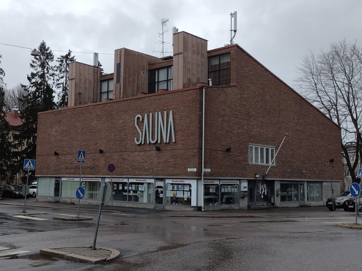 kaiarilundell's tweet photo. Järjestetyllä #Maunula kävelykierroksella tänään. Ilma suosi kulkijoita. https://t.co/UKPB3f0cWa