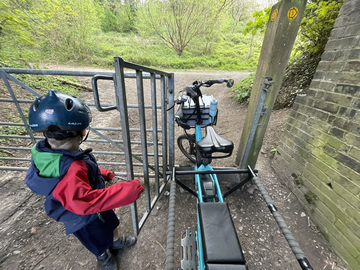 @twotunnelsbath @Sustrans If my son wasn’t here to help I’d have had the gate slamming into my bike. Can you imagine car drivers getting out of their car to lift it over a barrier to join a motorway? 🤦🏻‍♂️