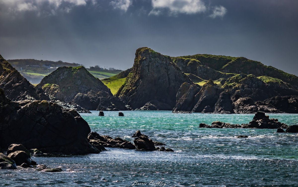 The Jurassic looking coastline at Ballintoy, Northern Ireland @angie_weather @barrabest @WeatherCee @bbcniweather @ThePhotoHour @DiscoverIreland @DiscoverNI