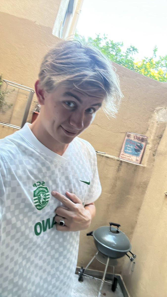 fifa0212master's tweet photo. Dia do sporting💚
🤞➕ 3
#meusporting https://t.co/8mAxm8WnxB