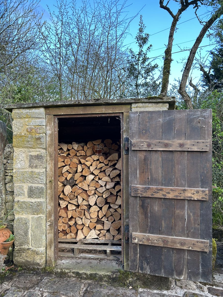 How it started, how it’s going.

Was out of logs, & may still need to light the fire before spring is out, so stocked up, #planningahead for autumn😊