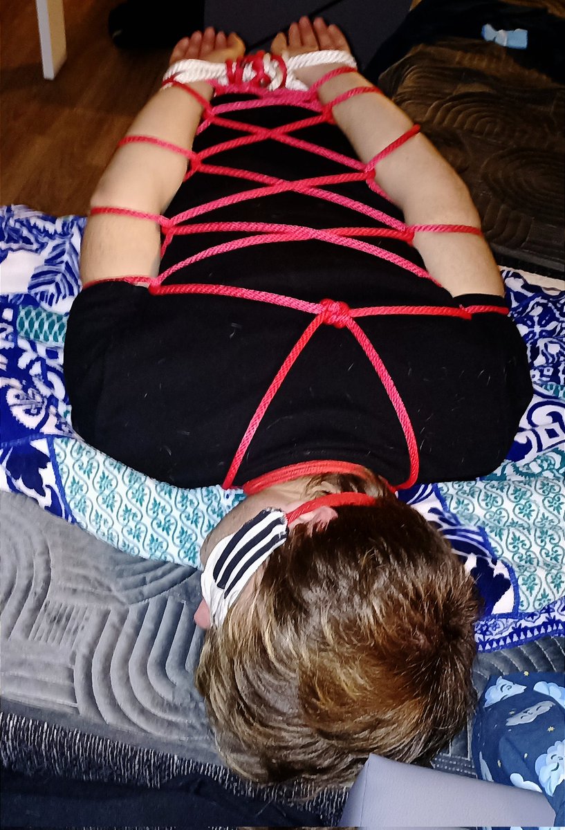 Erboy692's tweet photo. We had a fun filled evening 😏😜
I just love #Shibari #bondage 😈🤤
And he just loves #Breathplay 😎😏

@PuppyPerry1 https://t.co/CBlBr9qH5F