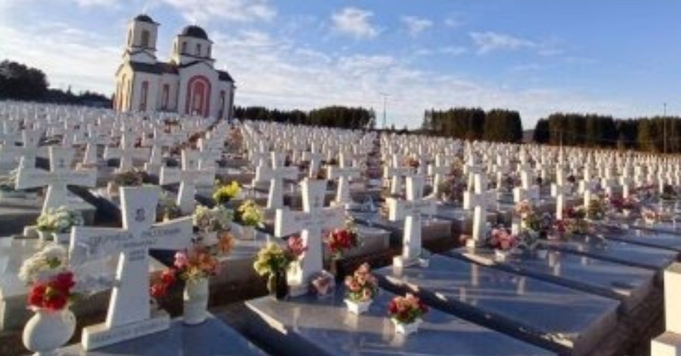 NovinarZaPascad's tweet photo. 1.Albana sa odsečenim Srbskim glavama
2. U Sarajevu ubijeno 7.428 #Srba
1992-1995.
#GenocidNadSrbima
1914.
1918.
1941.
1992.BiH
1995.Hrv
1999.Kosovo https://t.co/5UwWPuW34L