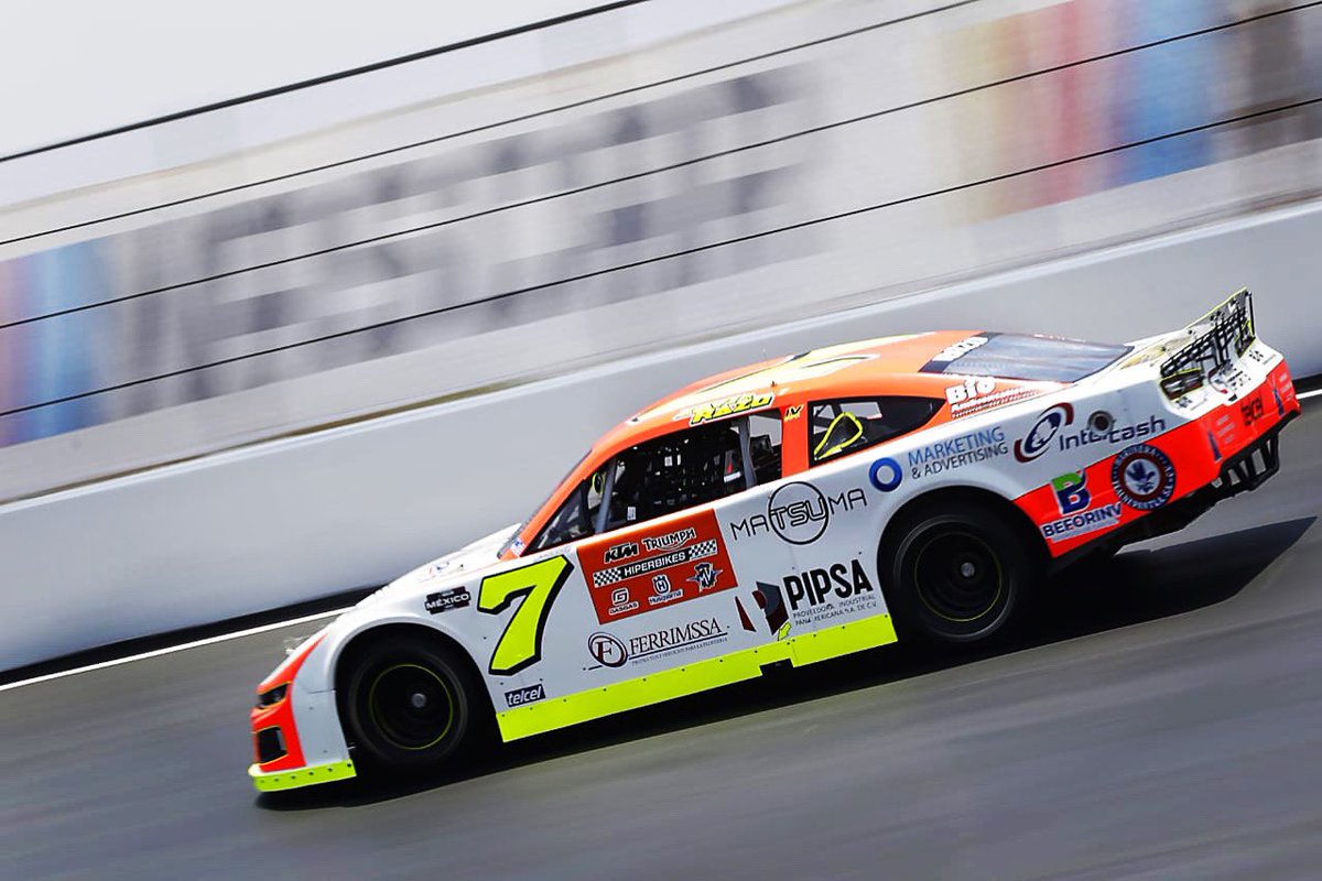 Nuestro piloto capitalino, ha demostrado que está para grandes cosas, al culminar la segunda fecha de NASCAR México dentro del top ten y luchando ferozmente por el campeonato. A pesar de los desafíos vividos dentro del óvalo chiapaneco, su determinación no flaquea. 🫡💪🏼🔝