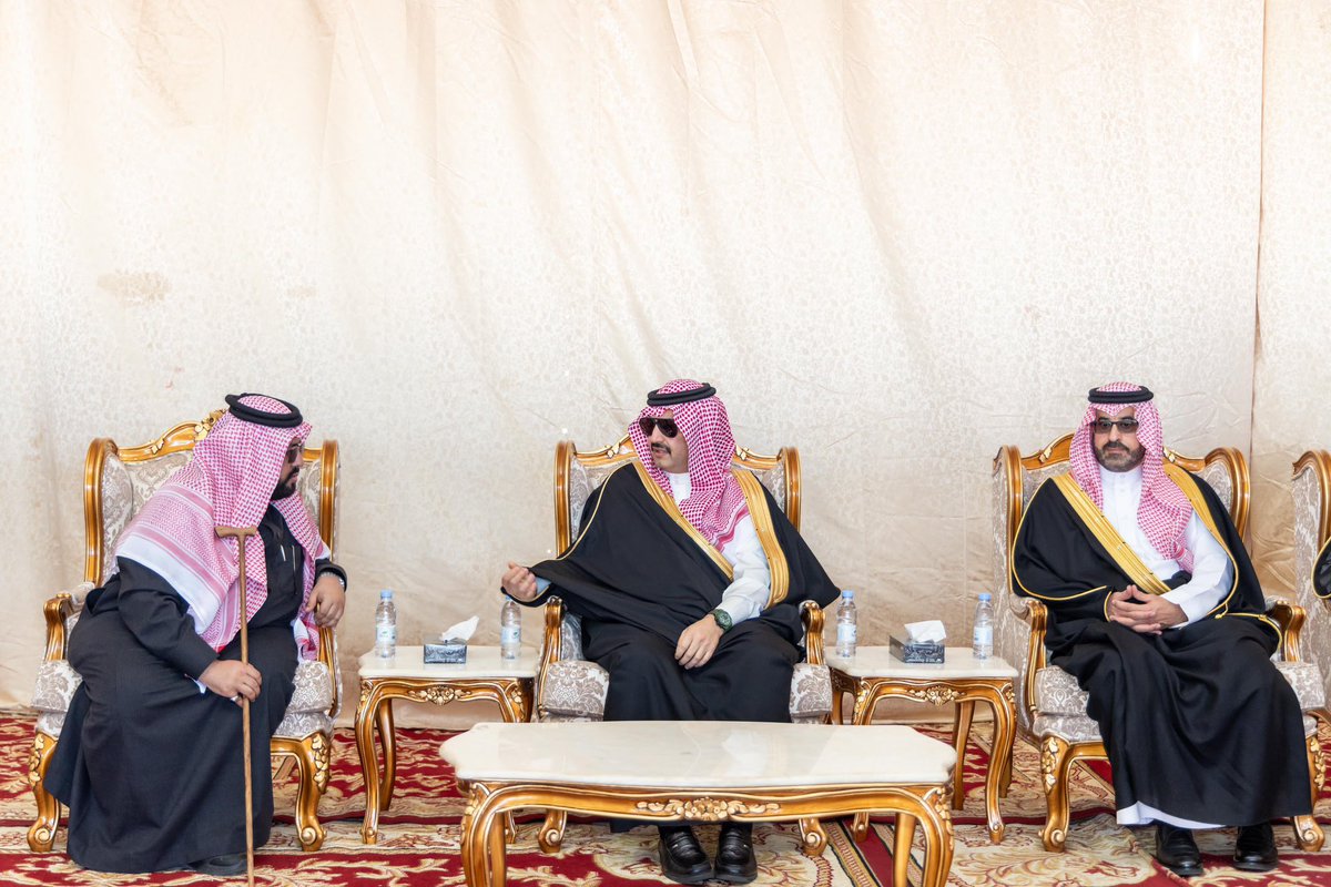 emartasir's tweet photo. قدّم سمو أمير منطقة عسير الأمير #تركي_بن_طلال مساء اليوم بمحافظة الحرجة، واجب العزاء في وفاة الشيخ فهد بن عبدالله بن دليم -رحمه الله-.

سائلاً الله تعالى أن يتغمد الفقيد بواسع رحمته ويسكنه فسيح جناته ويلهم ذويه الصبر والسلوان. https://t.co/q5ztqGLUci