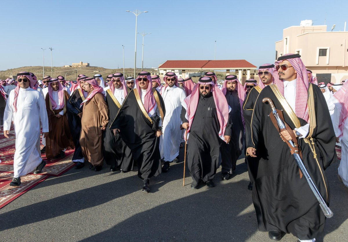 قدّم سمو أمير منطقة عسير الأمير #تركي_بن_طلال مساء اليوم بمحافظة الحرجة، واجب العزاء في وفاة الشيخ فهد بن عبدالله بن دليم -رحمه الله-.

سائلاً الله تعالى أن يتغمد الفقيد بواسع رحمته ويسكنه فسيح جناته ويلهم ذويه الصبر والسلوان.