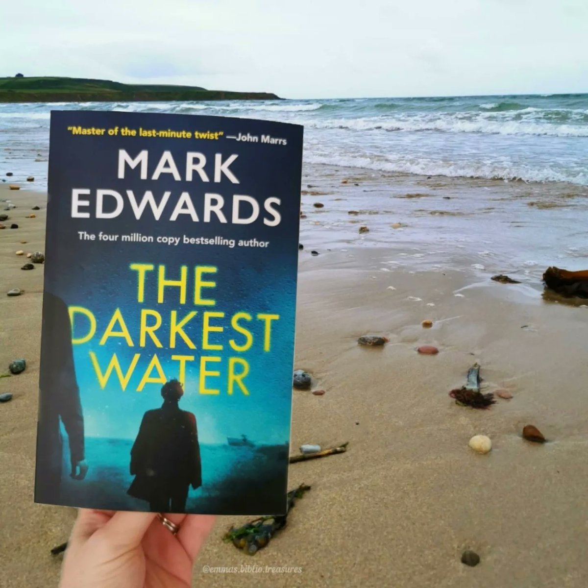 Happy #PublicationDay @mredwards #TheDarkestWater is out today 🎉 Don't miss this sinister thriller! emmasbibliotreasures.com/2024/04/16/pub… #bookreview #BookTwitter