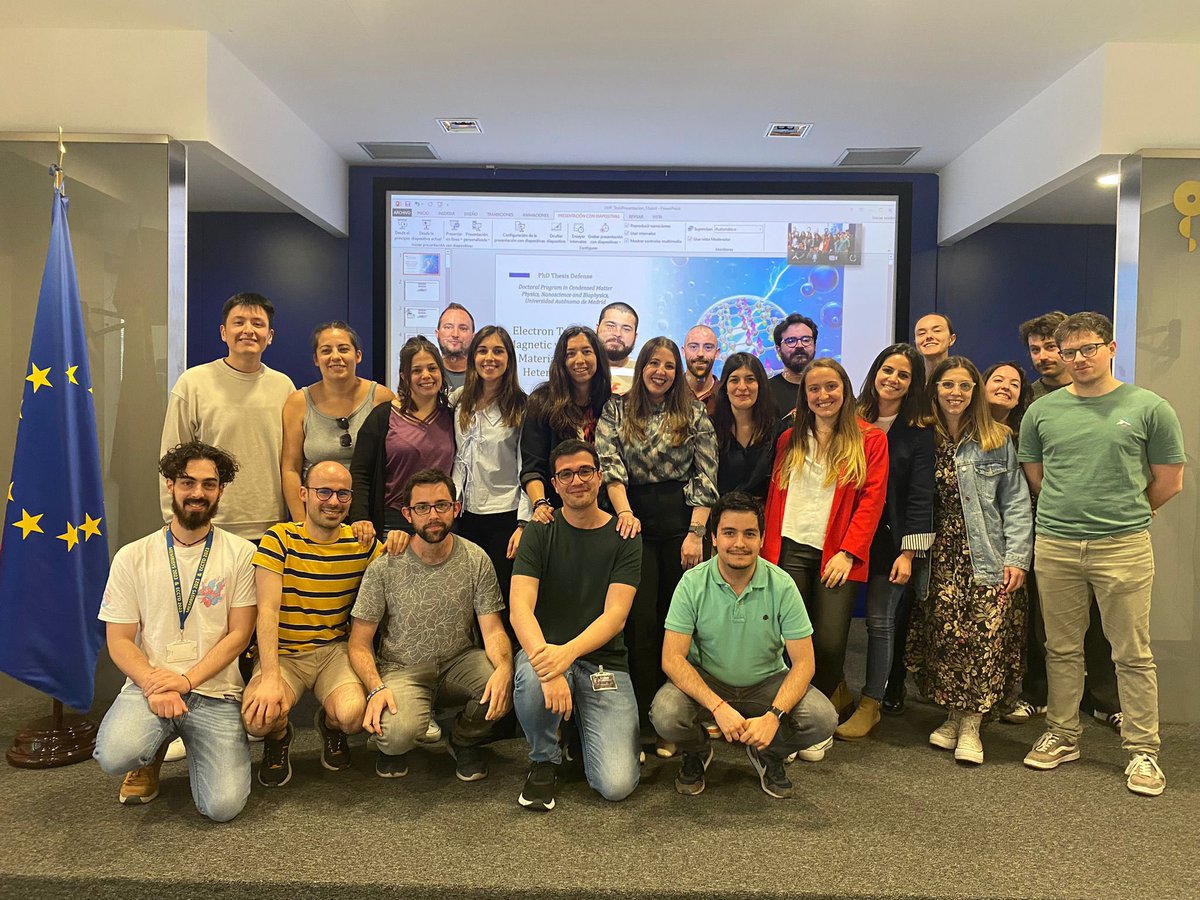 Ayer pasaron cosas… 🎓 No tengo palabras para agradecer a toda la gente maravillosa que me ha acompañado en esta etapa 🥺 Se acabó, pero de qué manera! ☺️🍾