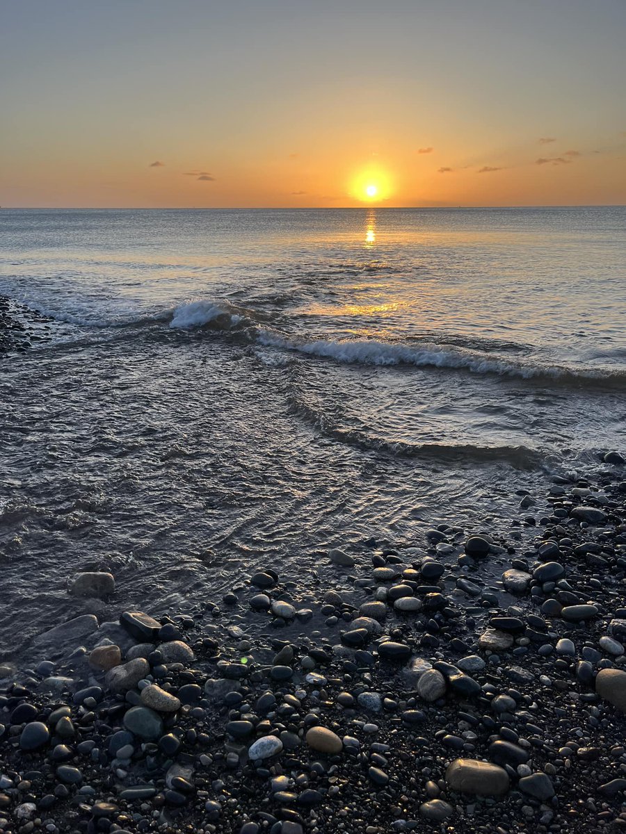 A fresh and beautiful sunrise. 🌅
Photo by Virginija Leo.
#sunrise #morning #morning #beautiful #NaturePhotography #NatureBeauty #nature #WeAreNature #photooftheday #photographer #PhotoMode #ocean