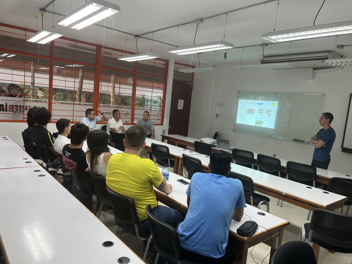GeomaticaUIS's tweet image. La semana pasada profesores del grupo de investigación se reunieron con estudiantes de la Escuela de Ingeniería Civil para presentar algunos temas de investigación que serán tratados en el Semillero de Investigación del grupo
