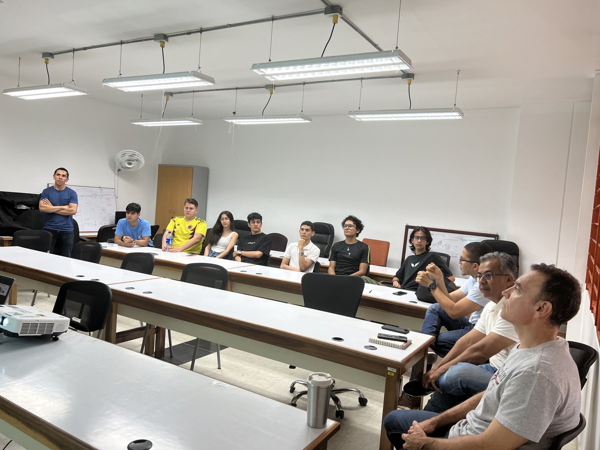 GeomaticaUIS's tweet image. La semana pasada profesores del grupo de investigación se reunieron con estudiantes de la Escuela de Ingeniería Civil para presentar algunos temas de investigación que serán tratados en el Semillero de Investigación del grupo