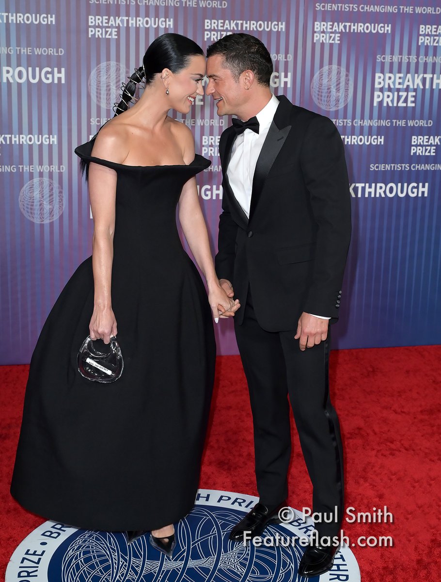 Featureflash's tweet photo. Katy  Perry &amp; fiancé Orlando Bloom at the 2024 Breakthrough Prize awards  at the Academy Museum in Los Angeles. Photo: Paul Smith / https://t.co/ujg1bkeuCp ⚡️#Featureflash #KatyPerry #OrlandoBloom #CuteCouple #BreakthroughPrizeCeremony #BreakthroughAwards https://t.co/1s7PsWuUgx
