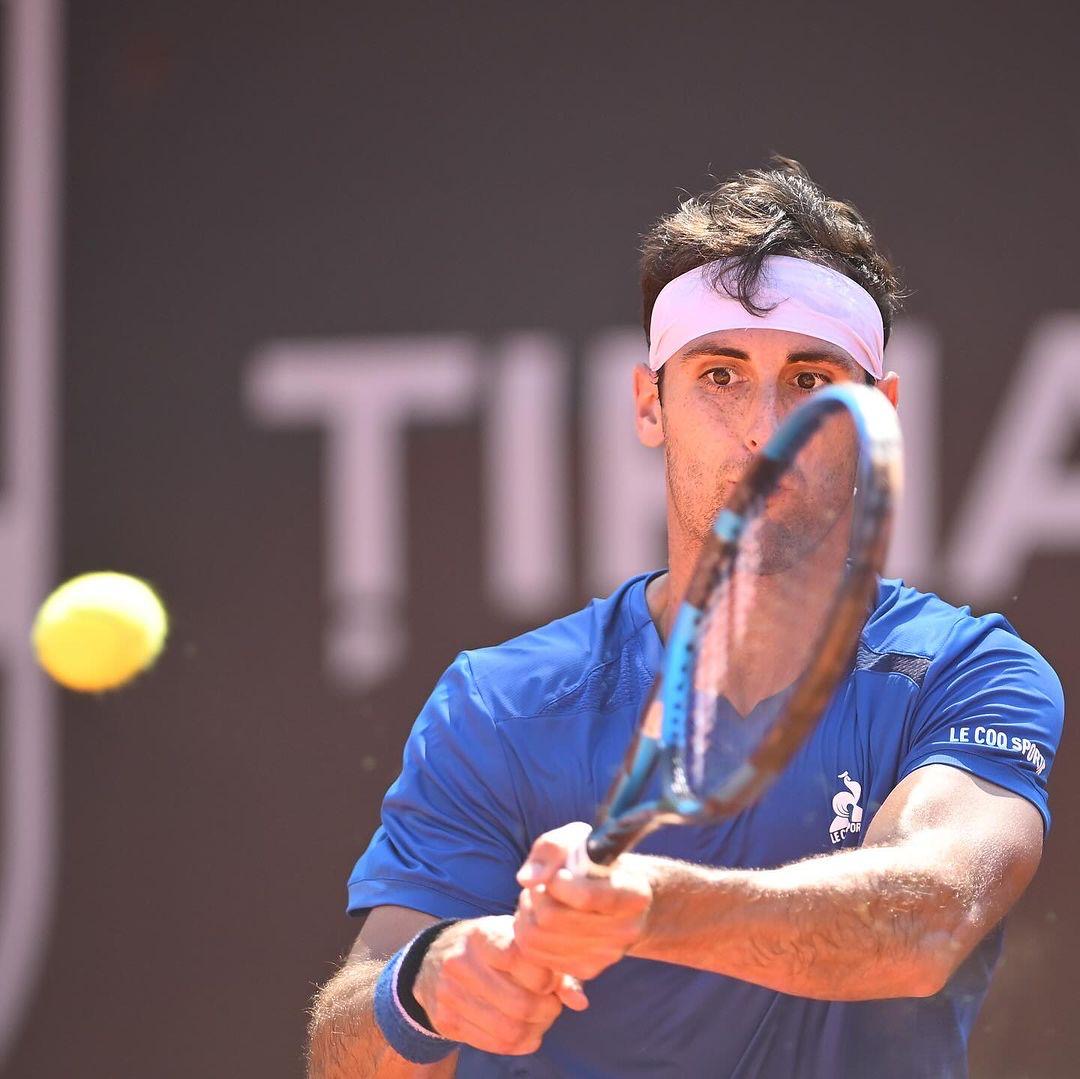 El duelo 🇪🇸 cae en manos de @PedroMPortero Martínez vence a @Carlos_Taberner en la 1ª ronda del #ATP 250 de Bucarest en un igualado partido por 6-1 3-6 6-3. 🔜 Se medirá a Miomir Kecmanovic por un puesto en cuartos de final 📸 Tiriac Open