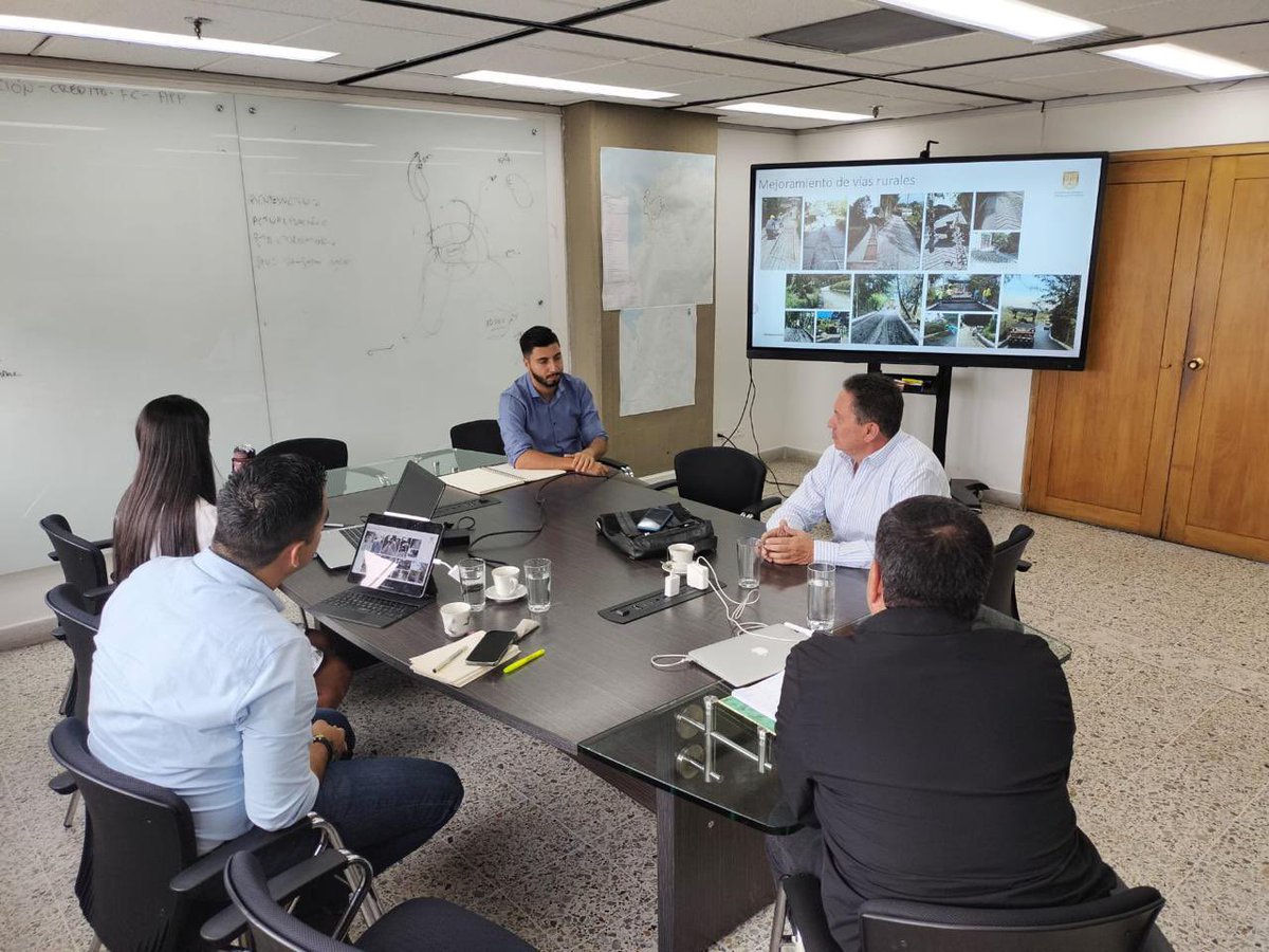 ¡Vamos muy bien! 🙌🏼 En conjunto, la Secretaria de Desarrollo Territorial y la Secretaria de Infraestructura de Antioquia, revisamos los proyectos con alcance regional y  buscamos como generar las sinergias que materialicen estas importantes obras.