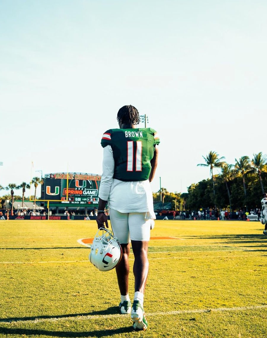 🚨Portal Alert🚨: #Miami QB Jacurri Brown has entered the transfer portal with three years of eligibility remaining. lifwnetwork.com/category/insig… Brown, a former four-star recruit in the class of 2022, completed 47 out of 76 passes for 411 yards and four touchdowns, while rushing…