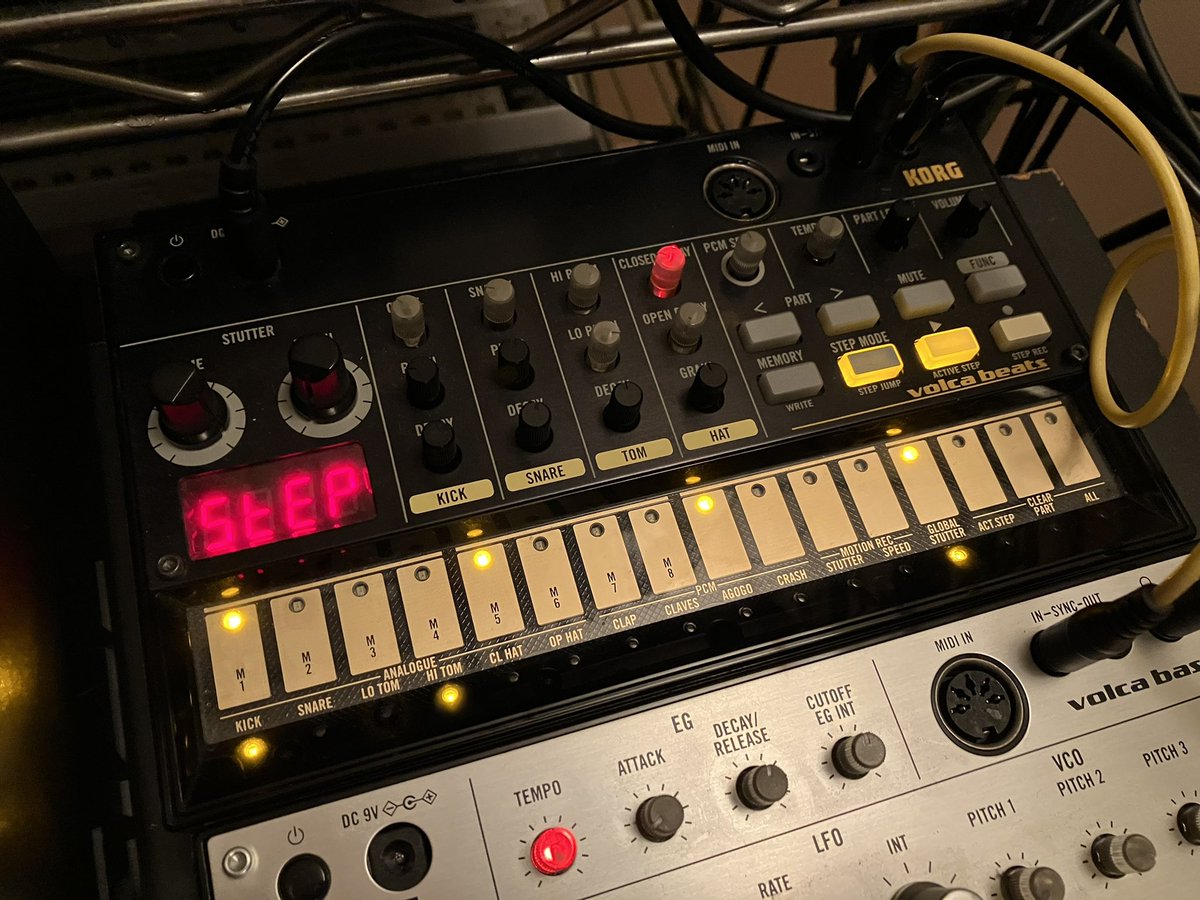 今さらながらvolca beatsのステップ録音の方法を習得。今までリアルタイムで打ち込んでた。便利だ。