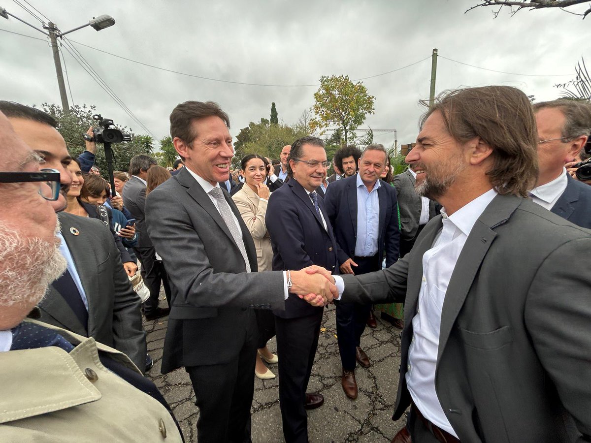 SeytreJP's tweet photo. Un gran día para el futuro del 🇺🇾 y la cooperación junto a 🇨🇵🇪🇦🇩🇪🇪🇺 con la inauguración del Ferrocarril Central por el Pdte @LuisLacallePou. Felicitaciones al @mtopuy y los integrantes de @GrupoViaCentral @groupe_NGE #saceem #berkes @SomosSacyr. @FranceenUruguay @UEenUruguay https://t.co/yAtAJo9yEy