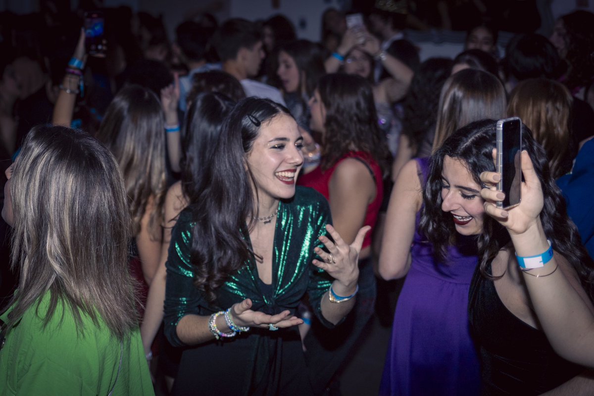 fandompartypa's tweet photo. “The best people in life are free” 🎶
Taylor Night Palermo, 29.03.2024 💙
#TaylorSwift #TaylorNight
https://t.co/BOfiza50EE https://t.co/nygkjjiT8h