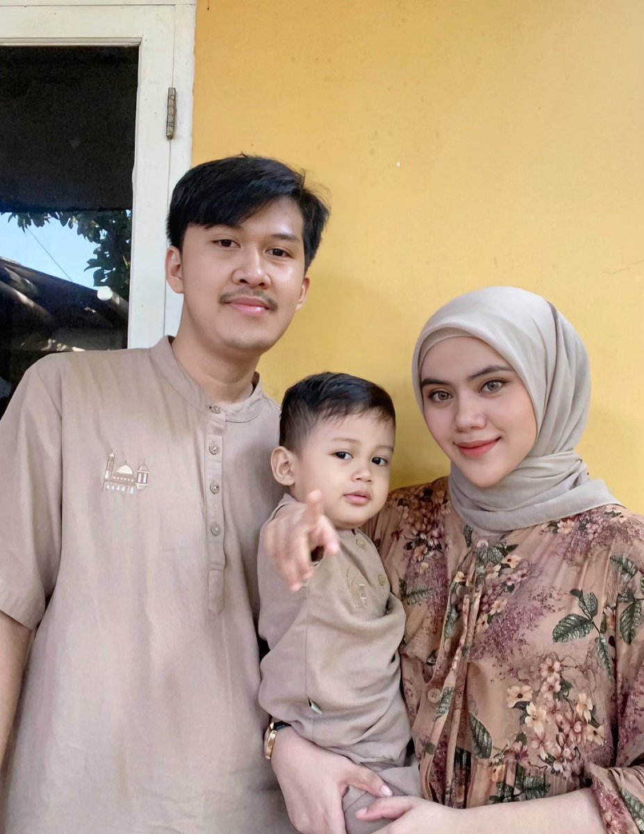 ivanhardi19's tweet photo. Happy Eid Al-Fitr 🌙🤎 https://t.co/HWMnOvxIpc