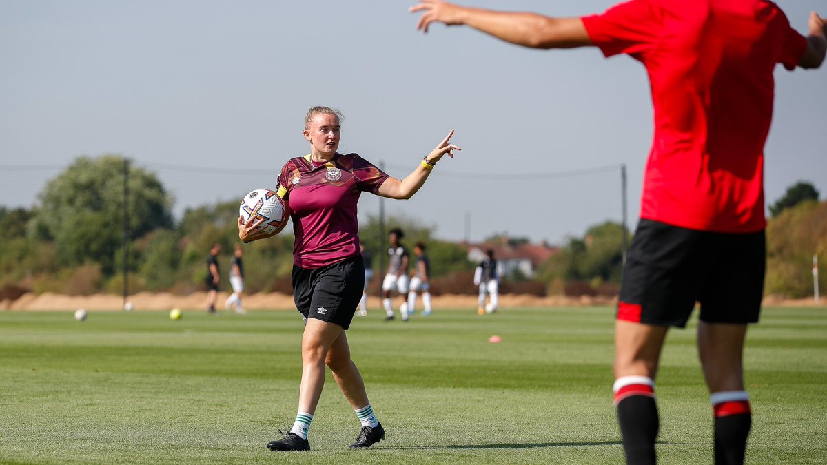 It’s official, I’m a UEFA B football coach 🥲 When dreams start becoming reality! After years of waiting to get on the course…It’s not been easy as an ACL hindered my process half way through it and a change of jobs meant coaching wasn’t a job anymore BUT…. I DID IT 🙌🏼🐝⚽️