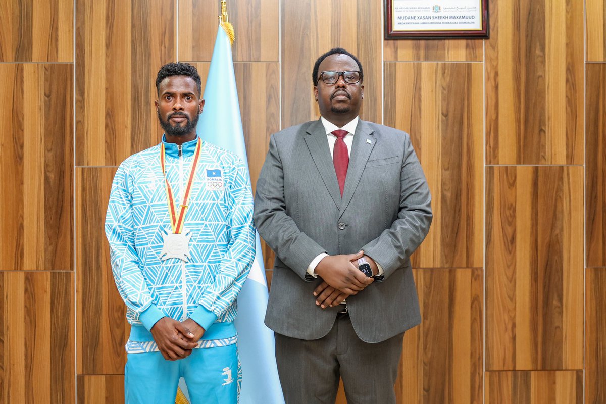 Proud to welcome athlete Abdullahi Jama Mohamed to my office today to congratulate him on his success at the recent #13thAfricanGames in #Accra, where he won a silver medal in the 5000 meters. His dedication to representing his country shows the determination of Somali youth.