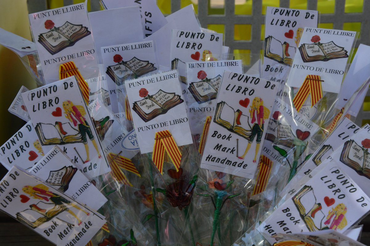 S'acosta la diada de Sant Jordi!!!
Aquest dissabte dia 20 al Refugi de Cal Pilé de Mataró, hi haura muntada la paradeta amb llibres, punts de llibre i altres articles per aquest esdeveniment cultural.
Recordeu que tot el que es recull va directament pels animals dels Refugis spAm