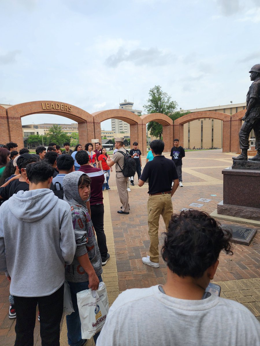 Ely__Godoy's tweet photo. Our Newcomers landed on Aggieland, their surprised faces when arrived said everything.
Thank you to PLA committee yo be present #MiAldine #TheirDreams @AldineISD @drgoffney @DrFavy @delgadong94 @AldineAEA @Aldine_Bil_ESL @DrZelayaSpeaks @EscalonEda @MariaRe53304919 #PLA https://t.co/ZQt39jWEBY