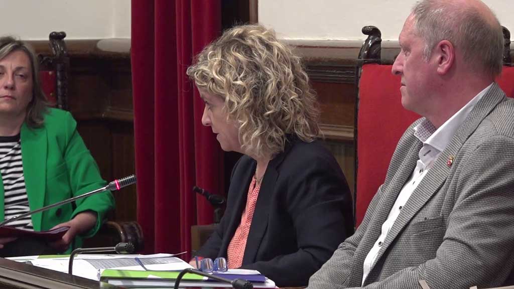 🗣 Junts per Tortosa vol explicacions sobre les coaccions que han pogut rebre els treballadors de l’Hospital de Jesús

📷 LA NOTÍCIA: setmanarilebre.cat/junts-per-tort…

<a href="/meritxellroige/">Meritxell Roigé</a> <a href="/SorollaDuran/">Jordi Sorolla i Duran</a> <a href="/rpedretp/">Roger Pedret</a> <a href="/A_nnaa/">Anna Rehues</a> <a href="/juntspertortosa/">Junts per Tortosa</a> <a href="/OscarOlogaray/">Òscar Ologaray Arasa</a> #Tortosa #TerresdelEbre