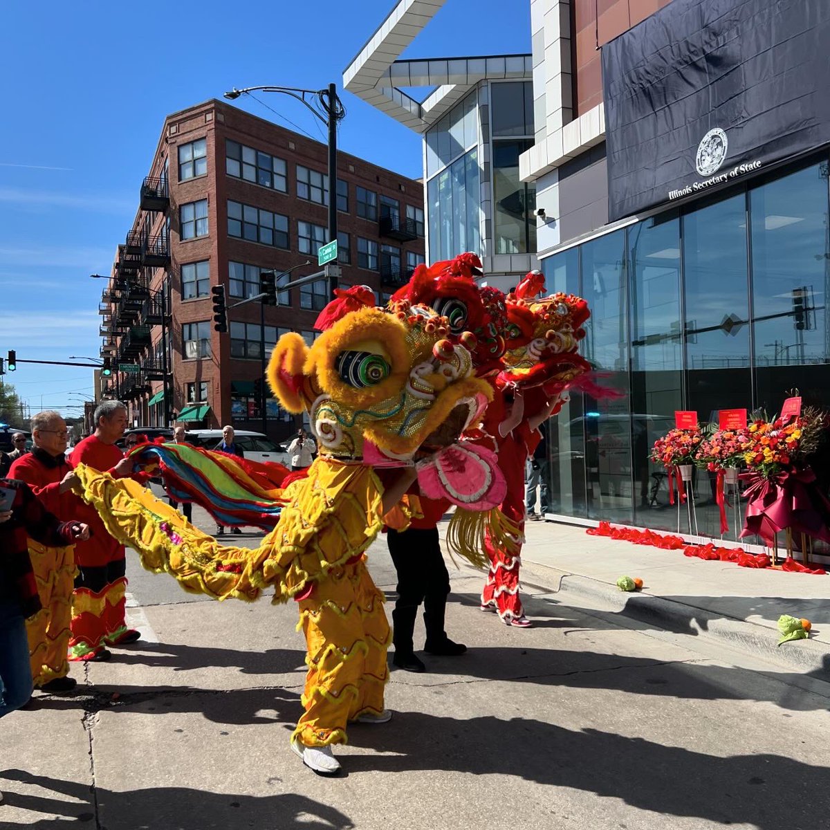 The unveiling of the new Express Drivers and Motor Vehicles Facility (DMV) in Chinatown! With easy access to essential DMV services, reduced travel time, and language support. Walk-in 2250 S. Canal St. 8am - 5:30pm, Mon-Fri For more information, call 312-793-1010 @ILSecOfState