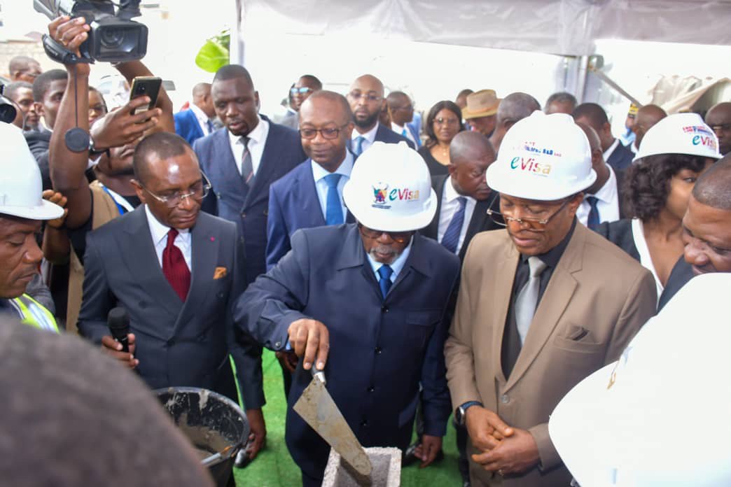 Pose de la première pierre de construction du Centre de Transformation Digitale Du MINREX (CTDM-MINREX),ce jour au quartier administratif, Dragages, Yaoundé.